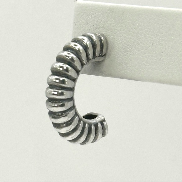 Lagos Caviar Sterling Silver Smooth Fluted Hoop Earrings - Picture 4 of 7